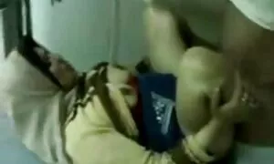 एक पूर्व कैदी के साथ एक पुलिस औरत वह जेल में एक गार्ड के एक्स एक्स एक्स सेक्सी मूवी इंग्लिश में रूप में सामना करना पड़ा